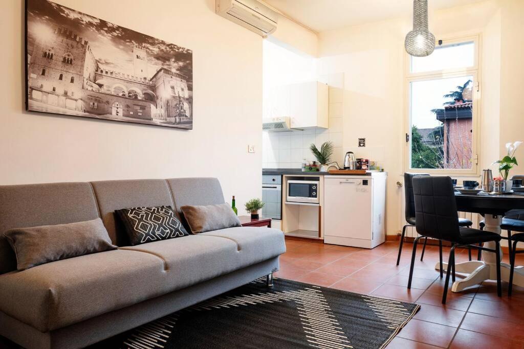 The Attico Chic Urban Free Parking Apartment Bologna Bagian luar foto