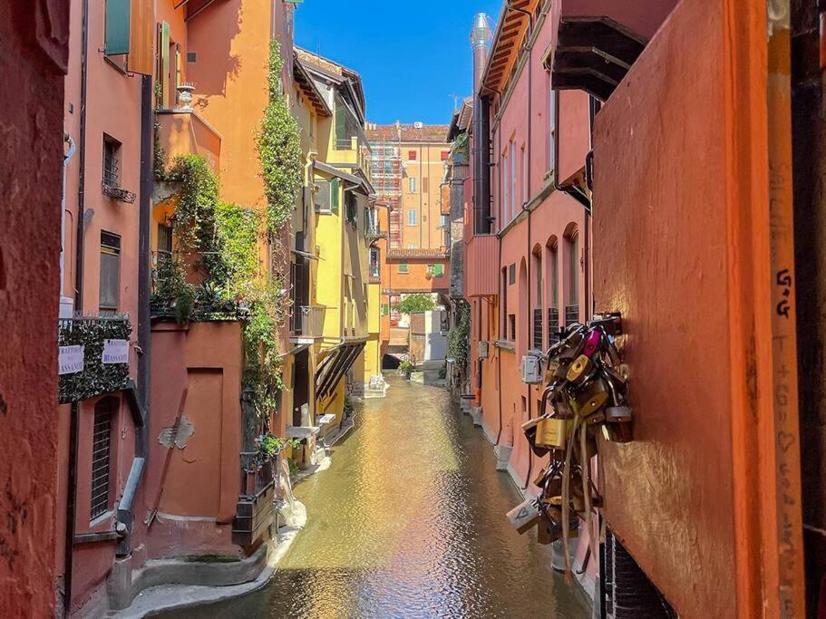 The Attico Chic Urban Free Parking Apartment Bologna Bagian luar foto